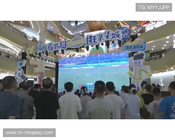 上海国际足球传奇球星赛盛大开幕 球迷热情迎接足球盛宴 上海国际足球传奇球星赛盛大开幕 球迷热情迎接足球盛宴