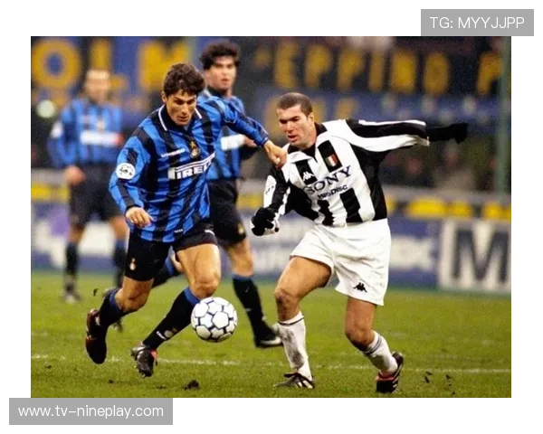 足球史上10位最伟大球员的巅峰表现与影响力深度解析 足球史上10位最伟大球员的巅峰表现与影响力深度解析