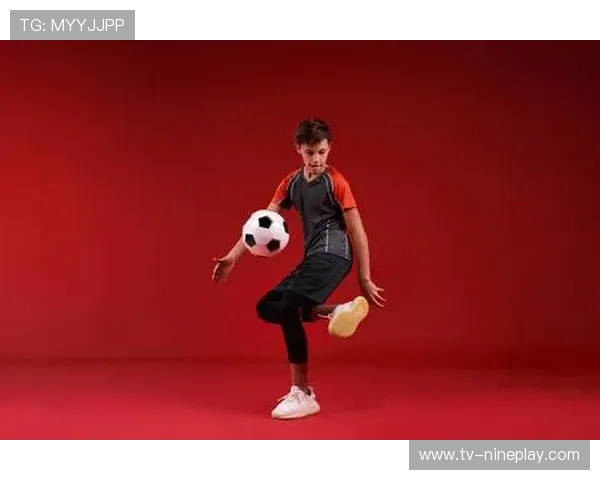 足球明星女友高清背景图片展现完美风采与独特魅力 足球明星女友高清背景图片展现完美风采与独特魅力